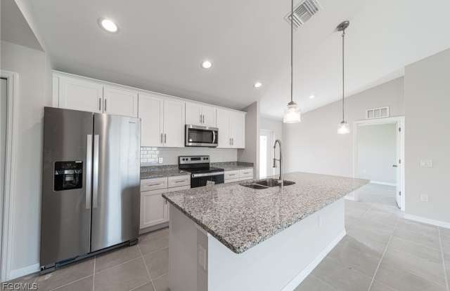 2122 NW 9th Avenue photos photos