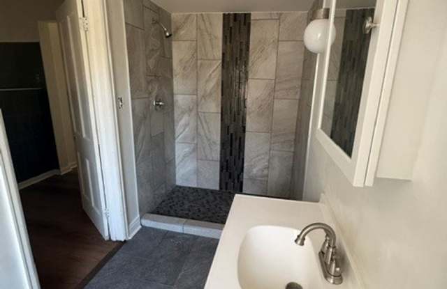 Remodeled Single Family 3 Bedroom Gallery 4