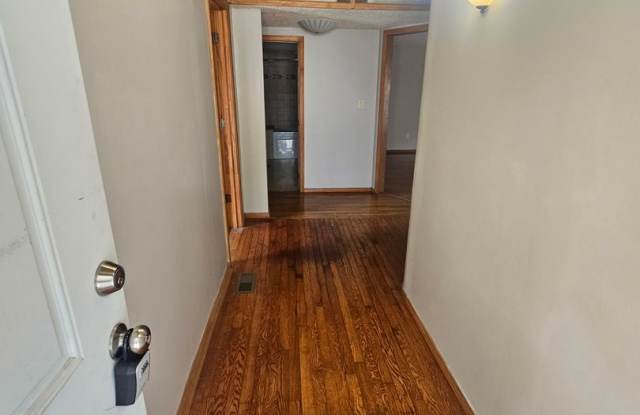 3 bedroom | 1 Bathroom Home | Pets Welcome! Gallery 3