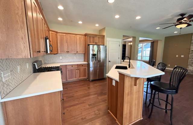 *$500 off first full month!* Beautiful 4 Bedroom 2 1/2 Bath Home With a Fantastic Back Yard Great for Entertaining is Located within 10 Minutes to Intel and Nike Headquarters! photos photos