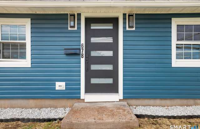 678 Farmington Avenue Gallery 2
