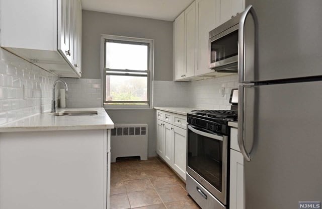 1479 East Terrace Circle - 1479 E Terrace Cir, Bergen County, NJ 07666