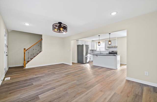 564 Briarwood Drive home for rent - 564 Briarwood Drive, Clarksville, TN 37040