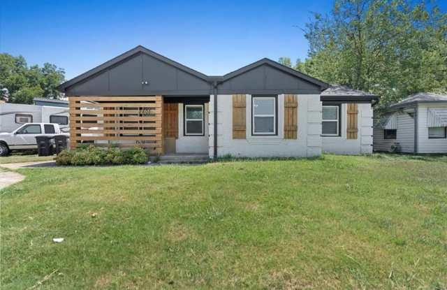 2801 S Hills Avenue - 2801 South Hills Avenue, Fort Worth, TX 76109