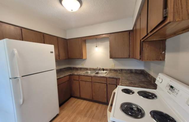 4 Bedroom, 1.5 Bathroom home with fenced yard and covered rear deck Gallery 4