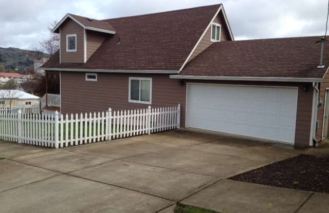 Newer 3 bed, 2 bath Home Near Sheridan Schools Gallery 1