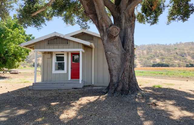 1 Bed/1Bath Home in the Country Gallery 3