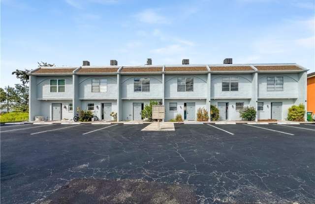 1123 SW 48th Terrace unit: 104 photos photos