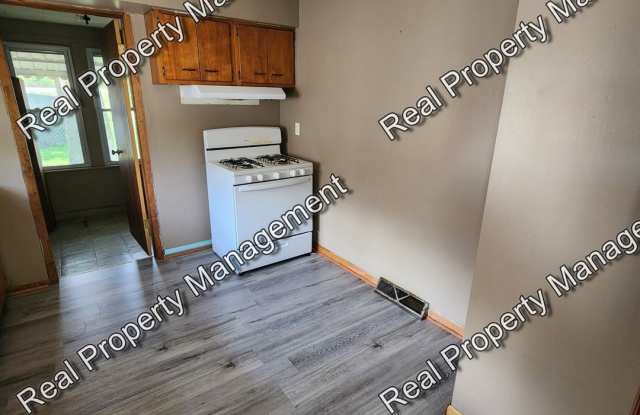 Two Bedroom Ranch on Quiet Street Gallery 4
