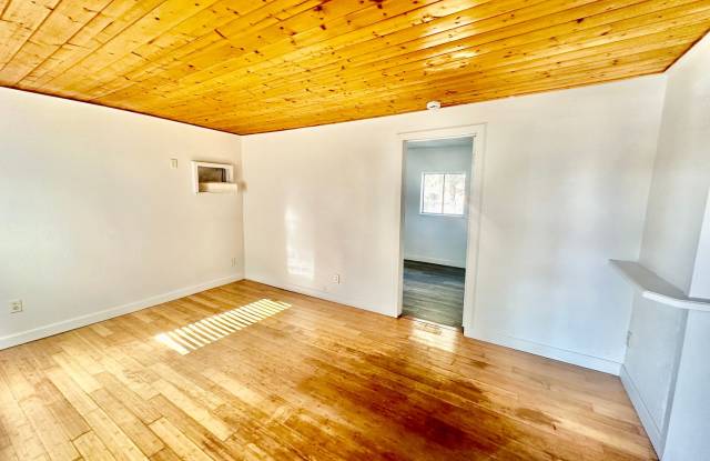 2/2 With Bonus Room Gallery 4