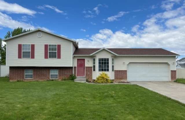 745 N 280 W photos photos