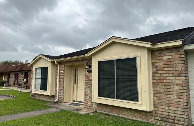 COMING SOON - 3 Bedroom, 2 Bathroom for Rent! photos photos