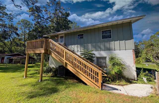 Cozy Completely Remodeled 2nd Floor Duplex with 2 bedrooms and 1 bathroom. photos photos