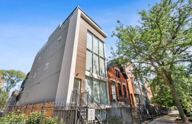 1547 N Wood St photos photos