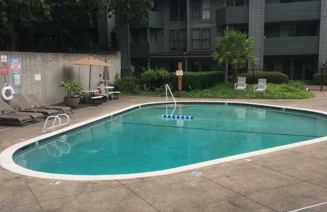 1 bedroom Condo near Washington Square Mall ask about our move in special!! photos photos