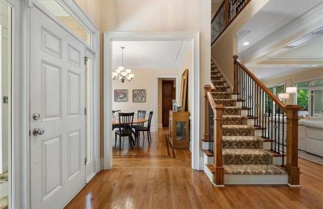 3698 Lakeview Drive Gallery 2