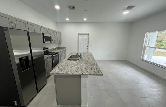 ONE OF A KIND! BRAND NEW 1 Bedroom-1 Bath- 1 Car Garage in Desirable Lehigh Acres! Gallery 4