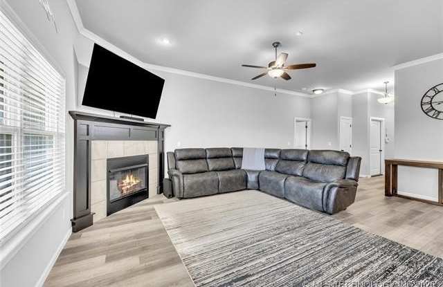 3943 S 149th East Avenue Gallery 4