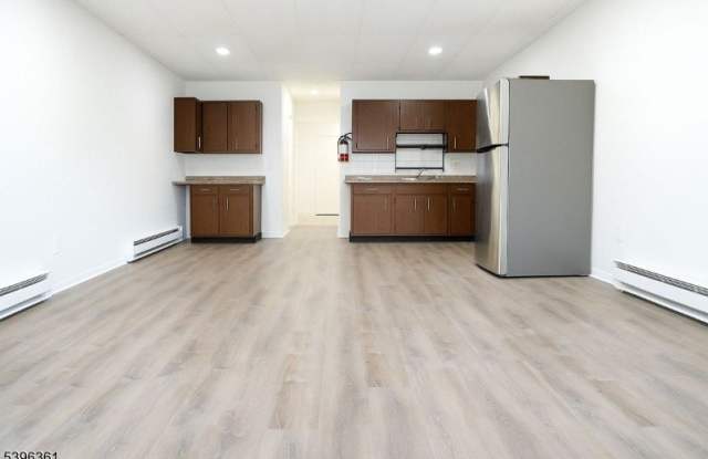 126-128 Main St - 126-128 Main Street, Franklin, NJ 07416