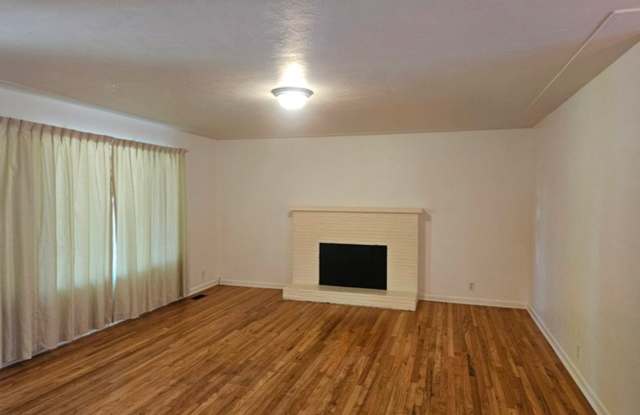 3Bd/1.5Ba Single Story House - Available End of Sept! Gallery 3