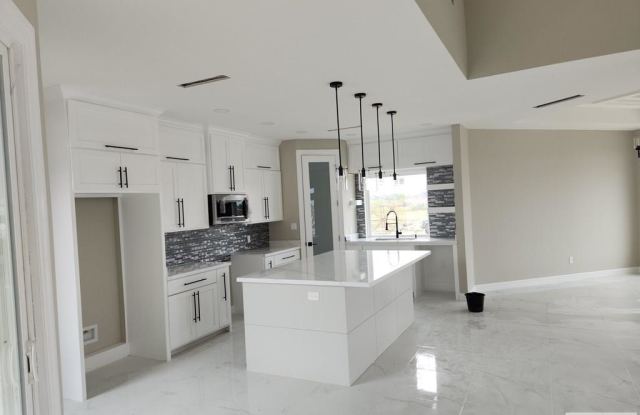 6292 King Palm Loop Gallery 2