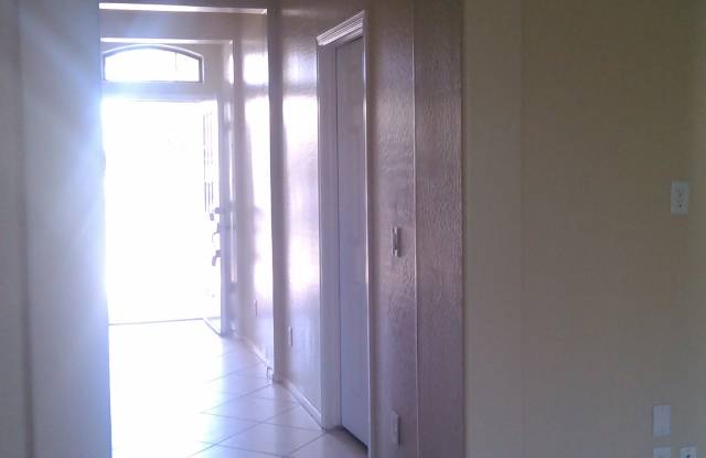 3120 S Lois Ln Gallery 4