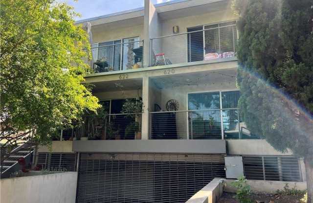 622 Westmount Dr Gallery 2