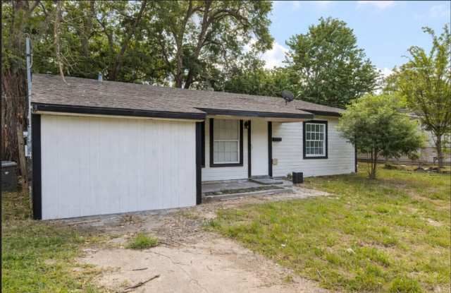 House for Rent - 4015 Hartel St, Beaumont, TX 77705 photos photos