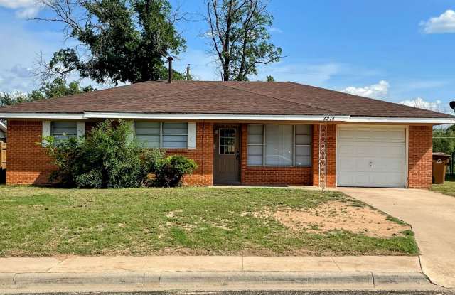 Work, Rest, & Play: Your Spacious 3-Bedroom Sanctuary in Big Spring photos photos