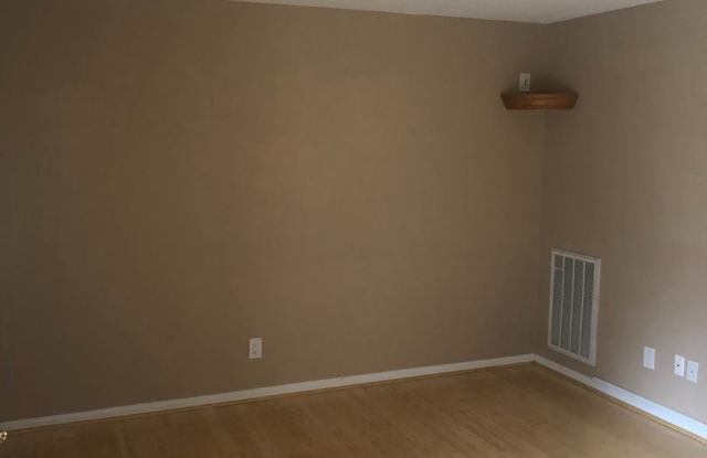 1032 Surry Lane Gallery 2