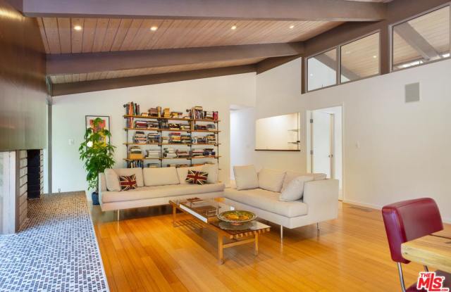 8636 ALLENWOOD Road Gallery 3