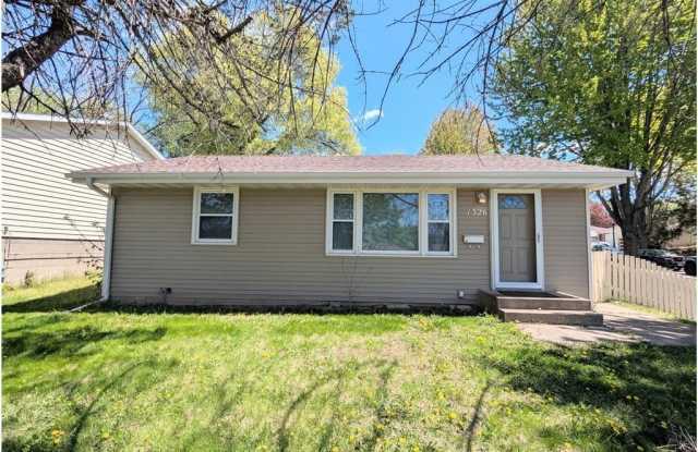 1326 Clarence Street photos photos