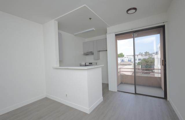 1333-1335 N La Brea Ave Gallery 4