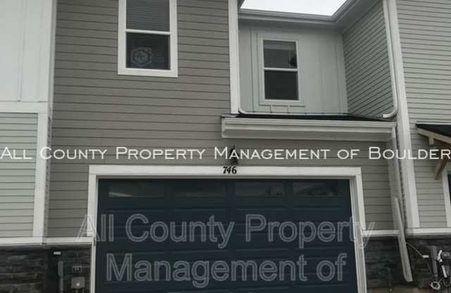 746 Stonebridge Drive - 746 Stonebridge Drive, Longmont, CO 80503