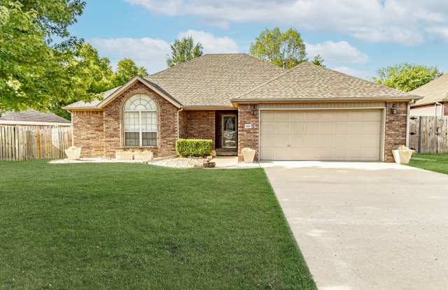 Classic Brick Home in Fayetteville! Gallery 1