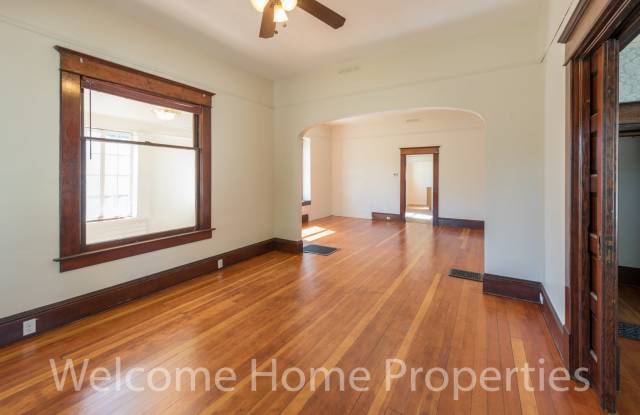 Classic 2 Bedroom Home with Tall Ceilings photos photos
