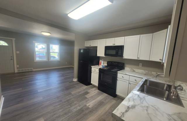 Recently Renovated 2 Bedroom, 1 Bathroom Home with Garage Gallery 4