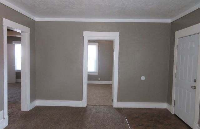 Move-In Discount $195.00!!!  2 bed, 1 bath Upstairs Apartment in Vintage Home Gallery 4