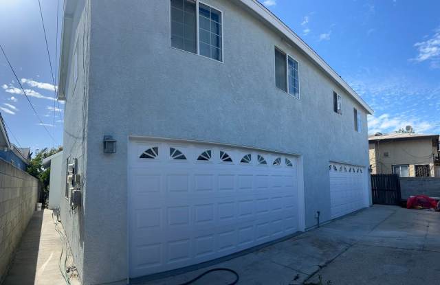 Spacious 2 Bedroom + Bonus Room, Back House w/ Garage & Gated Entry photos photos Spacious 2 Bedroom + Bonus Room, Back House w/ Garage & Gated Entry photos photos