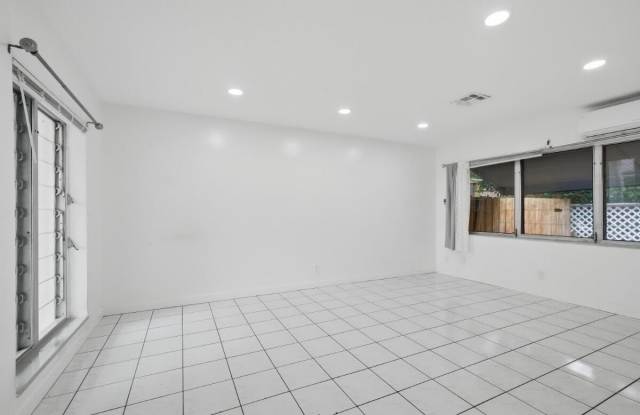 1201 N VICTORIA PARK Road Gallery 2