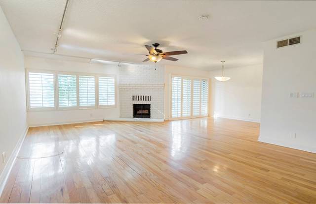 Luxury Penthouse Newly Renovated 1 Bed + Den Condo photos photos Luxury Penthouse Newly Renovated 1 Bed + Den Condo photos photos