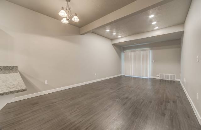 284 N 590 E - 201 Gallery 2