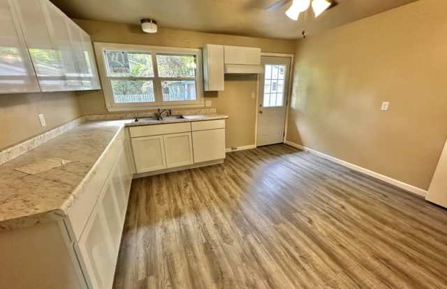 1216 Meadowview Drive Gallery 3