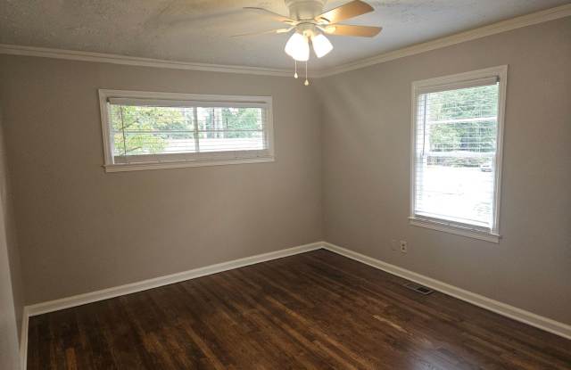Smyrna Heights Bungalow - Renovated Gallery 4