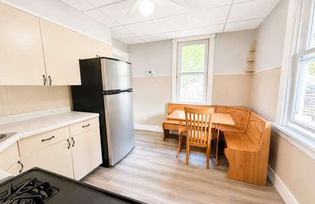 Cute 2 Bedroom, 1 Bath Home Pitcairn, PA | Section 8 Accepted Gallery 4
