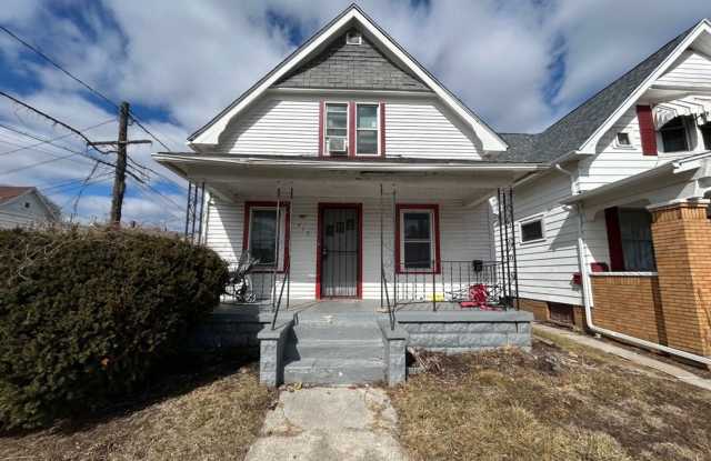 Spacious 3 Bedroom 1 Bath Located in East Toledo. - 415 Everett Street, Toledo, OH 43608