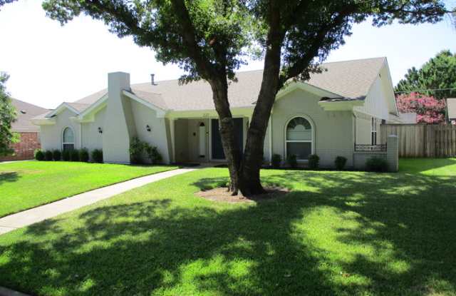 221 Circleview Drive North Gallery 2