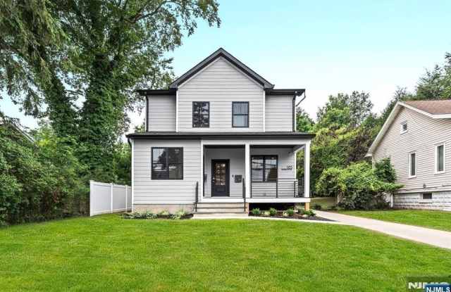 165 Jefferson Avenue 2ND FLOOR photos photos