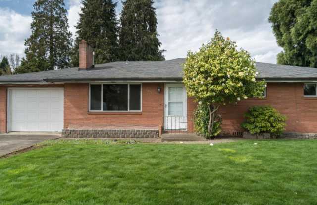 $500 move-in incentive! Awesome 3-bdrm/2-bath duplex in heart of Hillsboro—Laundry hook ups, attached garage photos photos