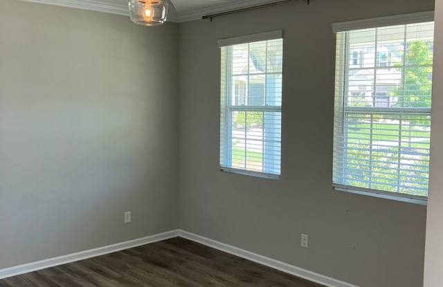 Like new in desirable Magnolia Walk in Huntersville Gallery 3